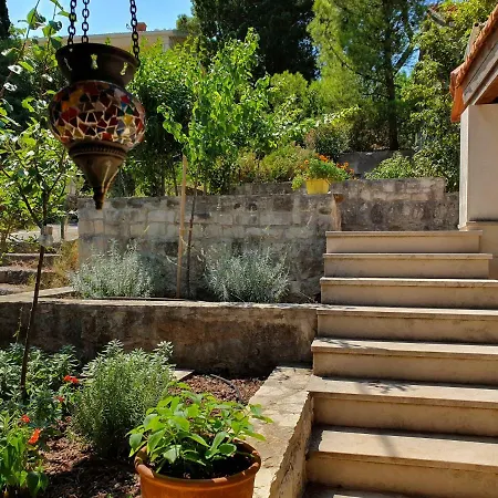 Holiday Home Dora Splitska Exterior foto